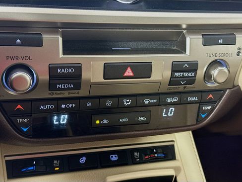 Used 2016 Lexus ES 350 w/ Luxury Package w/Wood Trim FWD image 14