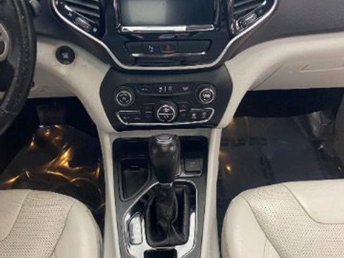 Used 2020 Jeep Cherokee Limited FWD image 20