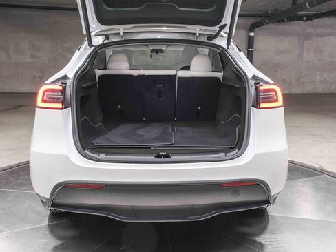 Used 2023 Tesla Model Y AWD image 30
