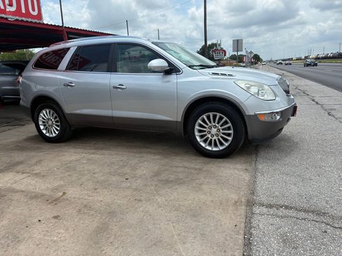 Used 2012 Buick Enclave Leather FWD image 2