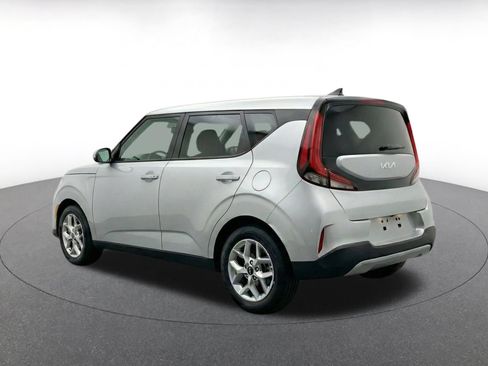 Used 2025 Kia Soul LX w/ LX Technology Package FWD image 7