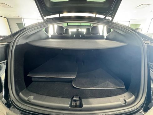 Used 2024 Tesla Model Y Long Range image 34