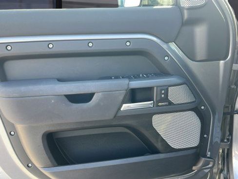 Used 2023 Land Rover Defender 130 X-Dynamic SE image 23