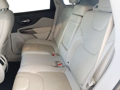 Used 2019 Jeep Cherokee Limited FWD image 22