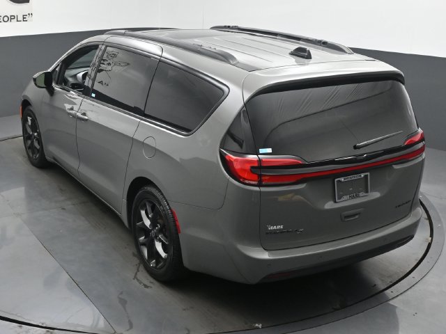 Used 2025 Chrysler Pacifica Limited FWD image 43