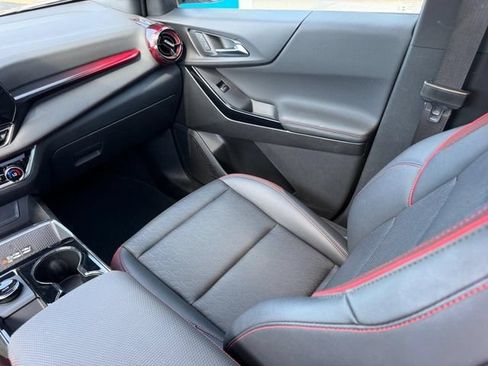 Used 2025 Chevrolet Equinox RS FWD image 19