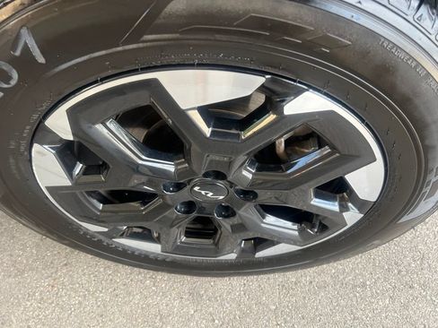 Certified 2024 Kia Sorento S w/ Panoramic Sunroof Package FWD image 40