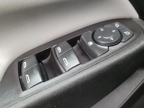 Used 2020 Chevrolet Equinox LS w/ LS Convenience Package image 27