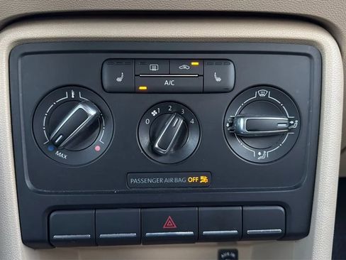 Used 2015 Volkswagen Beetle 1.8T image 32