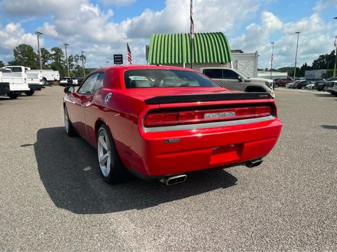 Used 2009 Dodge Challenger SRT8 w/ SRT Option Group II RWD image 7