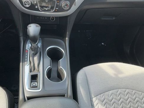 Used 2022 Chevrolet Equinox LS FWD image 23