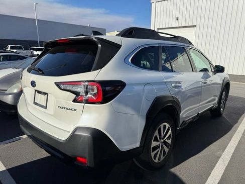 Used 2024 Subaru Outback Premium AWD/4WD image 3