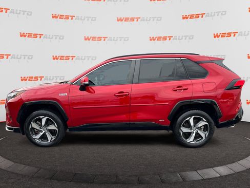 Used 2022 Toyota RAV4 SE image 2