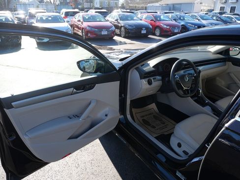 Used 2020 Volkswagen Passat 2.0T SE image 15