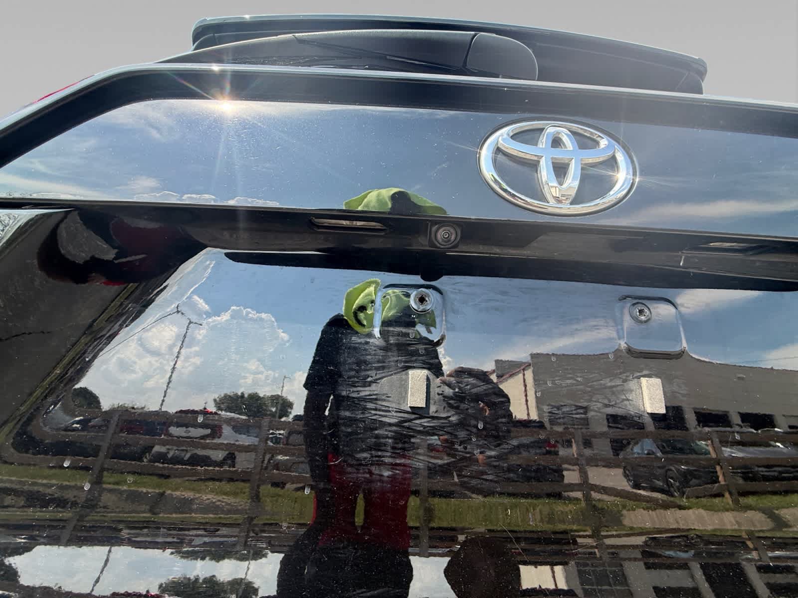 Used 2025 Toyota RAV4 XLE AWD/4WD image 16