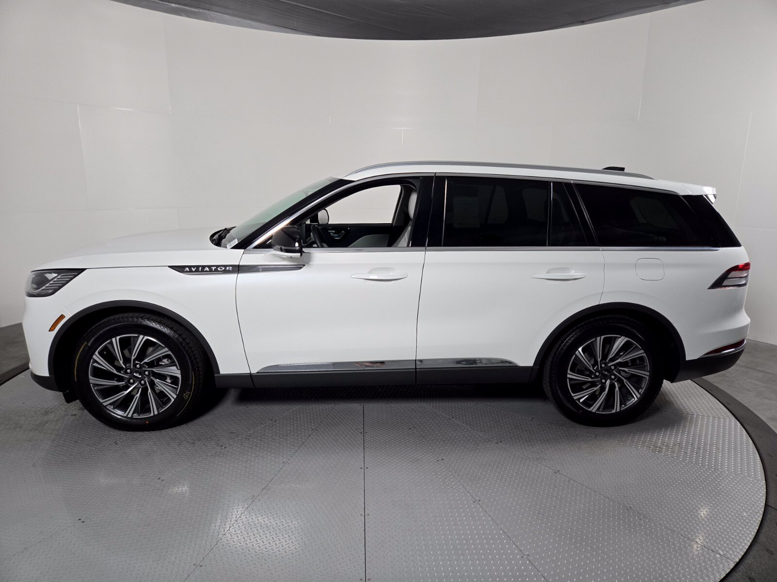 New 2027 Lincoln Aviator 2WD image 8
