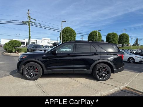 Used 2025 Ford Explorer ST-Line w/ ST-Line Street Pack AWD/4WD image 9