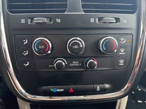 Used 2020 Dodge Grand Caravan SE FWD image 22