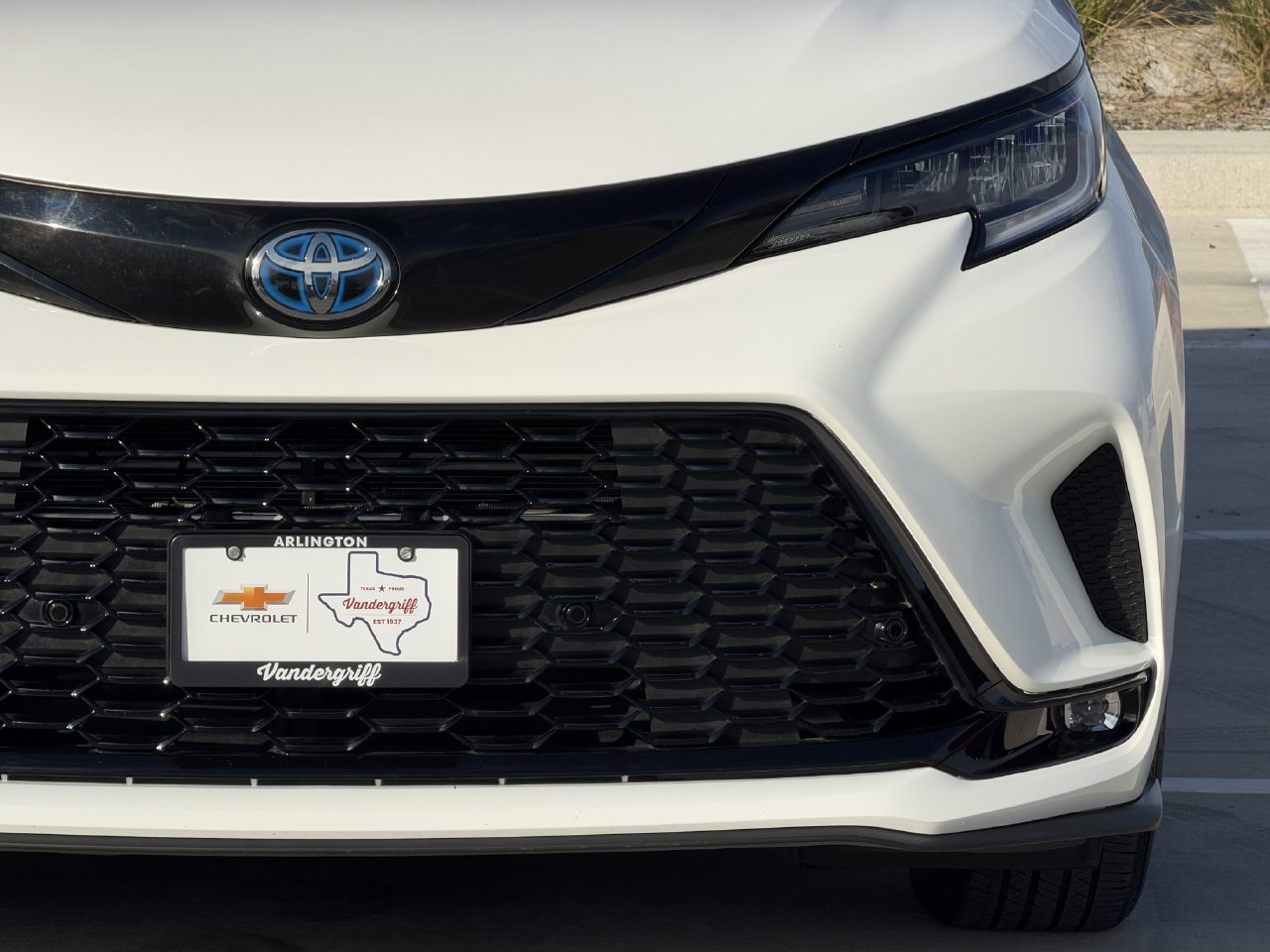 Used 2025 Toyota Sienna XSE w/ XSE Premium Package AWD/4WD image 8