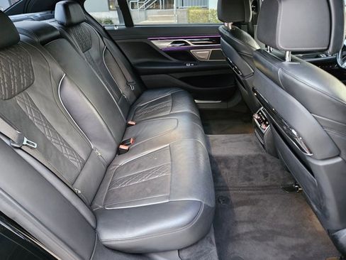 Used 2021 BMW 740i w/ M Sport Package image 21