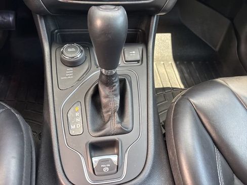 Used 2020 Jeep Cherokee Latitude Plus w/ Comfort/Convenience Group AWD/4WD image 15