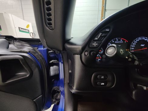 Used 2003 Chevrolet Corvette w/ Preferred Equipment Group1 image 28