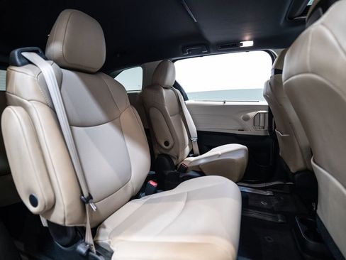 Certified 2021 Toyota Sienna XLE image 35