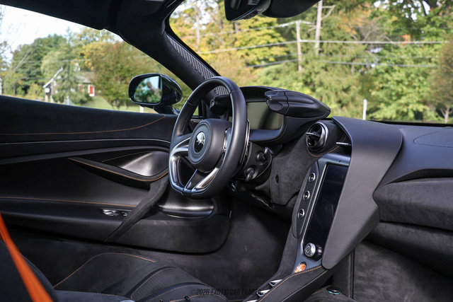 Used 2025 McLaren 750S RWD image 40