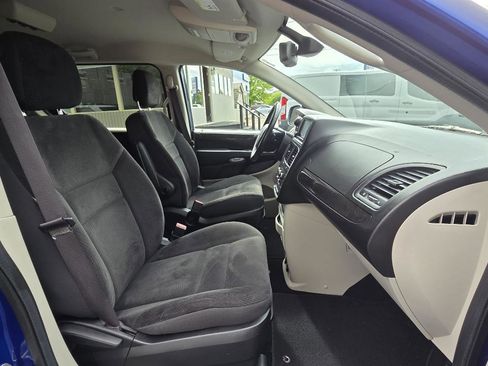 Used 2019 Dodge Grand Caravan SE w/ UConnect Hands-Free Group FWD image 14