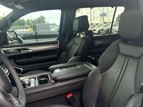 Used 2024 Jeep Wagoneer Series II w/ Convenience Group I AWD/4WD image 8