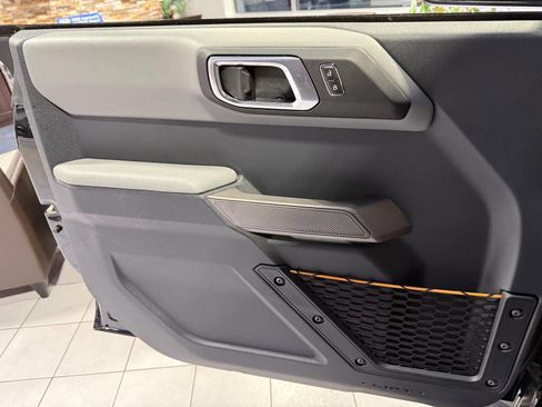 Used 2023 Ford Bronco Badlands image 37