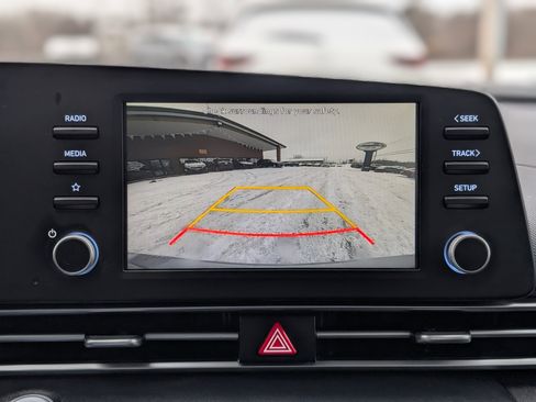 Used 2021 Hyundai Elantra SEL image 3