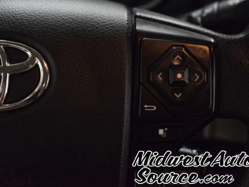 Used 2022 Toyota Tacoma SR RWD image 13