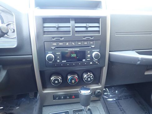Used 2012 Jeep Liberty Sport AWD/4WD image 5
