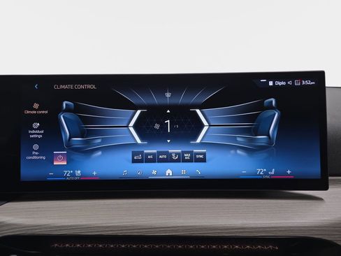 Used 2025 BMW 330i Sedan w/ Convenience Package image 25