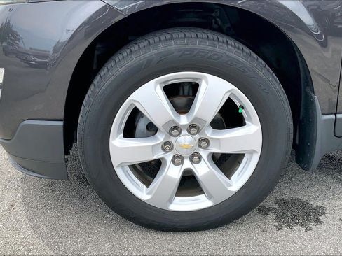 Used 2017 Chevrolet Traverse LT w/ Style and Technology Package FWD image 9