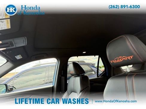 Used 2025 Honda Pilot TrailSport image 6