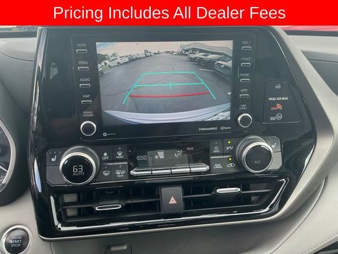 Used 2021 Toyota Highlander XLE FWD image 17