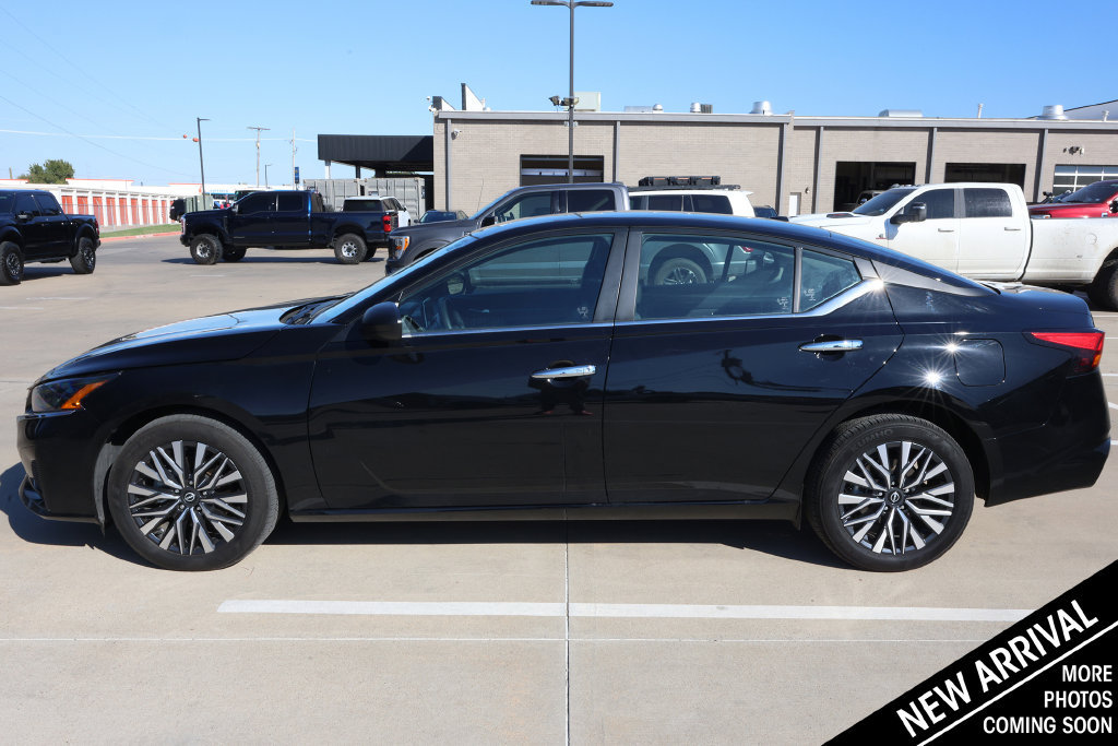 Used 2025 Nissan Altima 2.5 SV AWD/4WD image 8