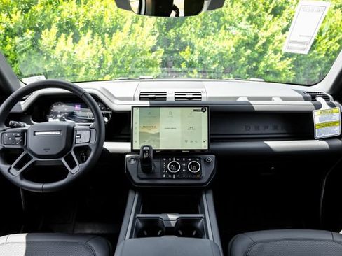 New 2026 Land Rover Defender 110 X-Dynamic SE AWD/4WD image 18