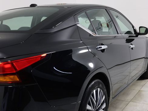 Used 2025 Nissan Altima 2.5 SV FWD image 40