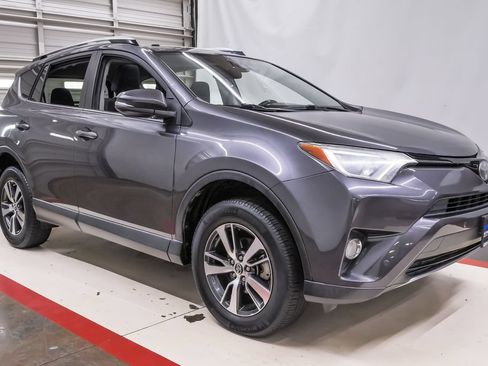Used 2018 Toyota RAV4 XLE FWD image 5