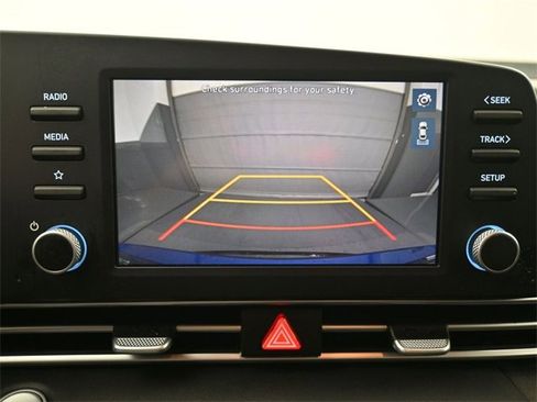 Used 2023 Hyundai Elantra Blue image 4