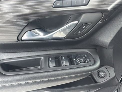 Used 2024 GMC Terrain SLT image 20