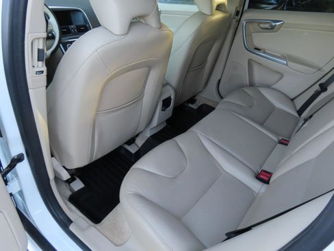 Used 2015 Volvo XC60 T6 AWD/4WD image 11