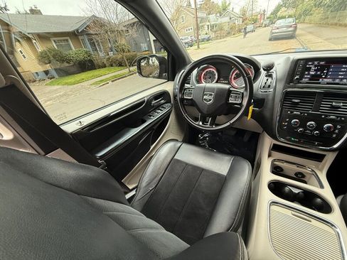Used 2017 Dodge Grand Caravan SXT image 20