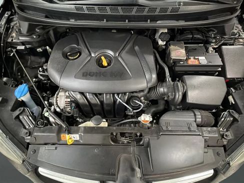 Used 2016 Hyundai Elantra SE FWD image 21