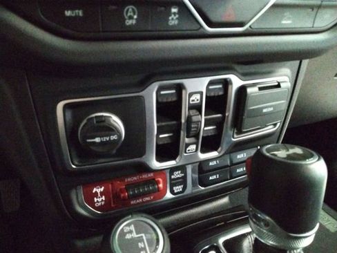 Used 2024 Jeep Wrangler Unlimited Rubicon w/ Convenience Group AWD/4WD image 35