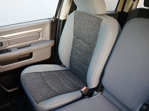 Used 2019 RAM 1500 Classic SLT w/ Luxury Group image 11