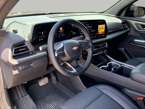 Used 2025 Chevrolet Traverse LT w/ Driver Confidence Package FWD image 18